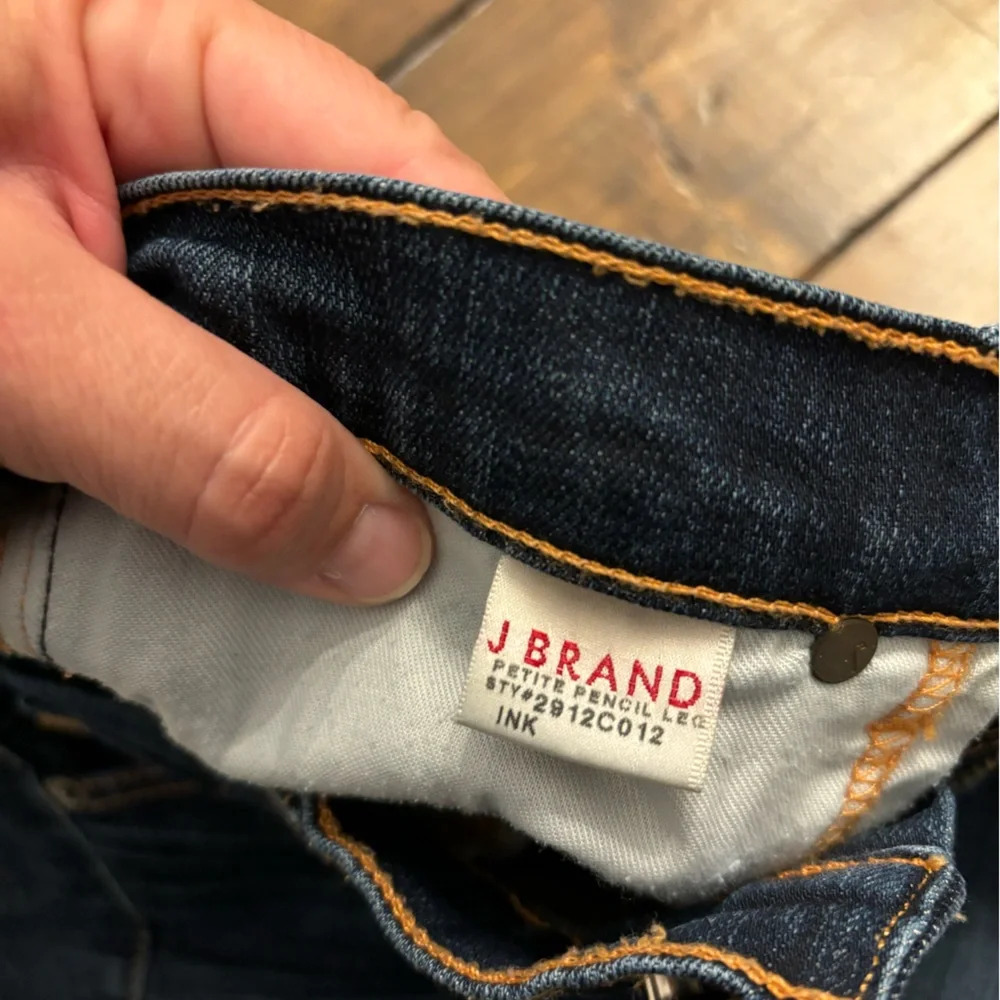 J Brand petite Pencil Leg Jeans Dark Wash - Picture 3 of 5
